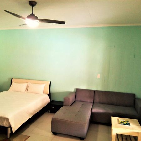 Afrikawisa At O.R. Tambo International Airport Bed and Breakfast Kempton Park Kamer foto