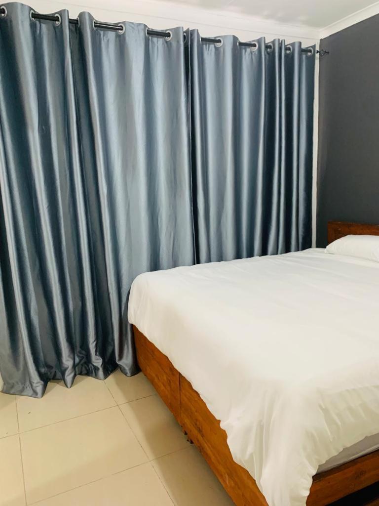 Afrikawisa At O.R. Tambo International Airport Bed and Breakfast Kempton Park Buitenkant foto