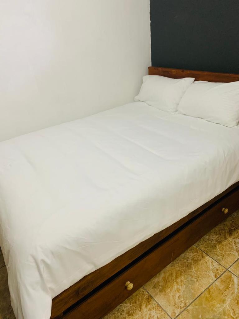 Afrikawisa At O.R. Tambo International Airport Bed and Breakfast Kempton Park Buitenkant foto