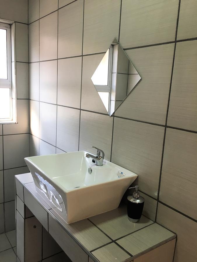 Afrikawisa At O.R. Tambo International Airport Bed and Breakfast Kempton Park Buitenkant foto