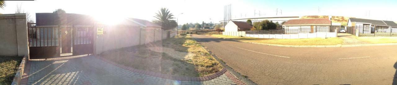 Afrikawisa At O.R. Tambo International Airport Bed and Breakfast Kempton Park Buitenkant foto